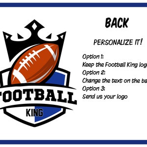 Puede incluir: Un logotipo con un bal&oacute;n de f&uacute;tbol y una corona, las palabras "FOOTBALL KING" y el texto "&iexcl;PERSONAL&Iacute;ZALO!" El dise&ntilde;o ofrece opciones para mantener el logotipo, cambiar el texto del banner o enviar un logotipo personalizado. La paleta de colores incluye negro, blanco, azul y marr&oacute;n.