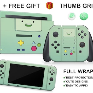 Puede incluir: Una piel para consola Nintendo Switch verde y amarilla con un diseño de personaje de dibujos animados. La piel es una envoltura completa e incluye una piel a juego para los mandos Joy-Con. La piel se anuncia como fácil de aplicar e incluye un regalo gratis.