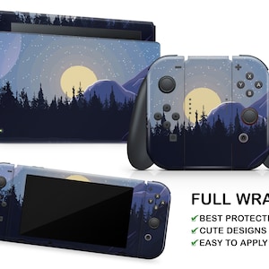 Op de afbeelding: Een volledige wrap-skin voor de Nintendo Switch console en controllers. Het ontwerp heeft een sterrenhemel met een maan en een silhouet van bomen. De tekst "FULL WRAP" staat onderaan de afbeelding, met de woorden "BEST PROTECTION", "CUTE DESIGNS" en "EASY TO APPLY" eronder.