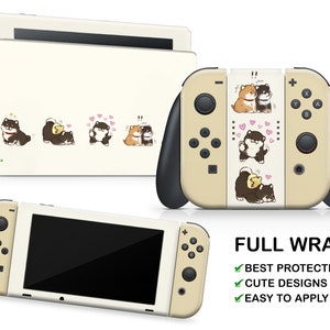 Könnte beinhalten: Eine Vollverklebung für die Nintendo Switch Konsole und Joy-Cons mit einem niedlichen Design von Shiba Inu Hunden mit Herzen. Die Haut ist beige mit schwarzen und braunen Akzenten. Der Text "FULL WRAP" wird in schwarzen Buchstaben auf weißem Hintergrund angezeigt. Die Texte "BEST PROTECTION", "CUTE DESIGNS" und "EASY TO APPLY" werden mit grünen Häkchen auf weißem Hintergrund angezeigt.