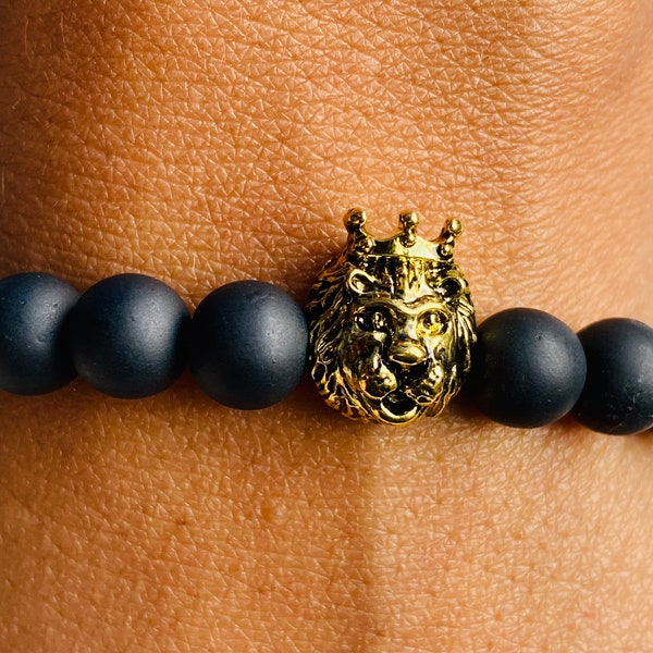 Bracelet or tête de lion couronne homme femme noir mat givré perlé animaux clé du zodiaque LEO roi courage, cadeau saint valentin, saint valentin