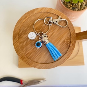 Llavero personalizado inicial con borlas, cuentas de mal de ojo, llavero de protección Nazar Boncuk, amuleto de la suerte, regalo para el nuevo hogar, ojo griego turco boho