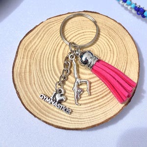 Portachiavi personalizzato con iniziale, regalo di compleanno, regalo personalizzato, ginnastica, regalo per ginnasta, nappa, ciondolo per borsa da ginnastica, regalo per borsa sportiva