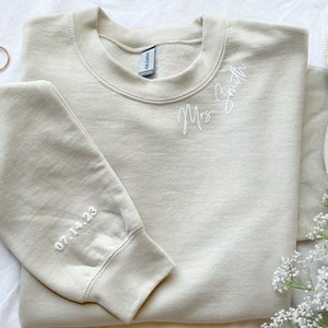 Personalized Mrs Sweatshirt, Custom Wedding Gift, Anniversary Gift for Her, Mrs Neckline Embossed Sweater, Wedding Date Sleeve, Bride To Be