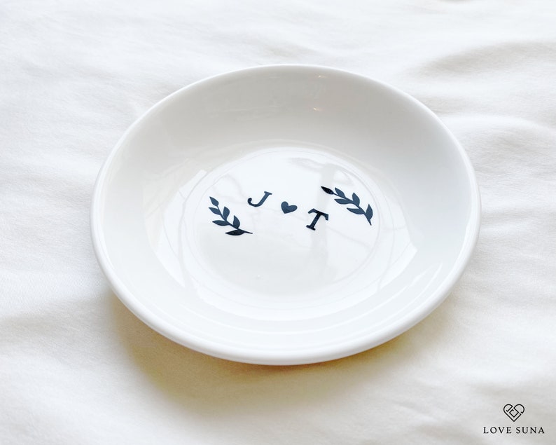 Regalo di nozze personalizzato, portafedi minimalista con iniziali e data, regalo per addio al nubilato, regalo di fidanzamento, regalo di nozze per coppia immagine 3