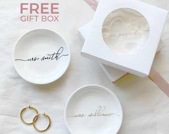 Personalisierte Mrs Ring Dish, Ehering Halter, Geschenk für die Braut, Hochzeitsgeschenk für sie, Verlobungsgeschenk, Brautpartygeschenk, Jahrestagsgeschenk