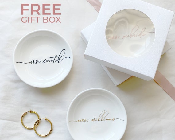 Personalized Mrs Ring Dish, Wedding Ring Holder, Gift for Bride, Wedding Gift for Her, Engagement Gift, Bridal Shower Gift, Anniversary Gift