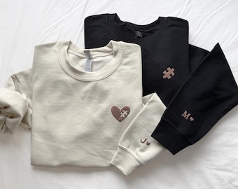 Personalisierte Paare Sweatshirt, Puzzleteil und Herz Pullover, Valentinstag Geschenk, Jubiläumsgeschenk, Initiale mit Herz auf dem Ärmel