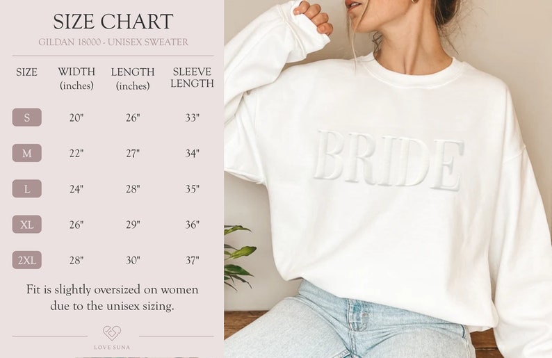 K&ouml;nnte beinhalten: Wei&szlig;er Unisex-Sweatshirt mit dem Wort "BRIDE" in erhabener Schrift. Die Gr&ouml;&szlig;entabelle zeigt die Ma&szlig;e in Zoll f&uuml;r die Gr&ouml;&szlig;en S, M, L, XL und 2XL.