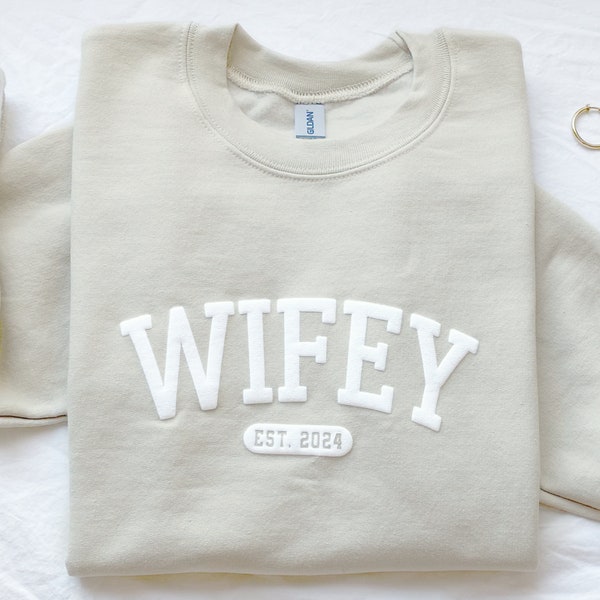 Personalisierte Wifey Sweatshirt, Hochzeitsgeschenk, Geschenk für Braut, neue Frau Sweatshirt, einzigartiges Brautpartygeschenk, frisch vermählte Flitterwochen vorhanden