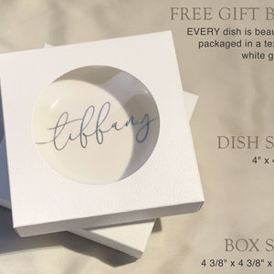 Regalo di nozze personalizzato, portafedi minimalista con iniziali e data, regalo per addio al nubilato, regalo di fidanzamento, regalo di nozze per coppia immagine 10