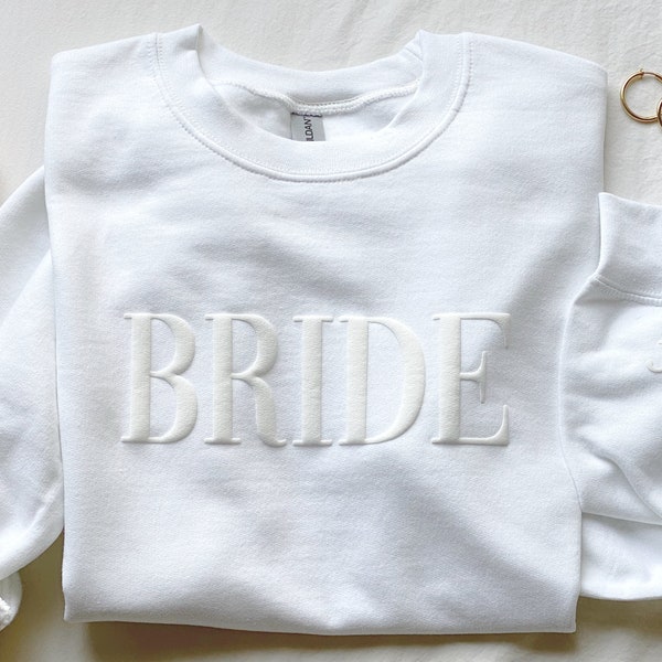 Cadeau personnalisé pour la mariée, Sweat-shirt de la mariée, Initiale en forme de manche coeur, Cadeau de fiançailles, Cadeau unique pour la mariée, Future Mrs Sweat-shirt