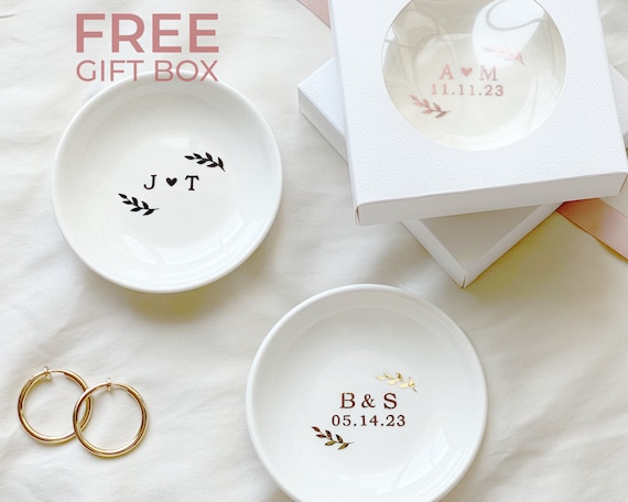 Personalized Wedding Gift, Minimalist Ring Dish with Initials and Date, Bridal Shower Gift, Engagement Gift, Wedding Gift for Couple