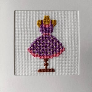 Fertiges Kreuzstich Swing Dance Polkadot Kleid Beliebige Gelegenheit Karte - lila Kleid