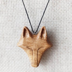 Colgante de zorro de madera de madera de roble tallado a | Etsy