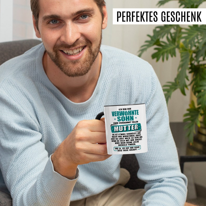 Sohn Tasse mit Spruch Geschenk Ich bin der verwöhnte Sohn Kaffeetasse 330ml aus Keramik Geburtstag Mama Geschenkidee Kaffee-Becher Bild 3