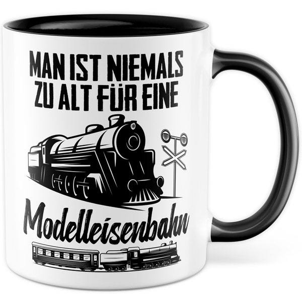 Modelleisenbahn Tasse mit Spruch Geschenk Man ist niemals zu alt für eine Modelleisenbahn Eisenbahnliebhaber Eisenbahnsammler Kaffee-Becher