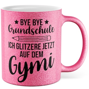 Könnte beinhalten: Rosa Glitzerbecher mit schwarzem Text, der "Bye Bye Grundschule Ich glitzere jetzt auf dem Gymni" lautet.