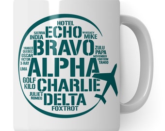 Flieger Tasse, Pilot Geschenk lustig, Piloten Kaffeetasse mit Fliegeralphabet, Fluglotse Geschenkidee, Flugzeug Kaffeebecher Nato Alphabet