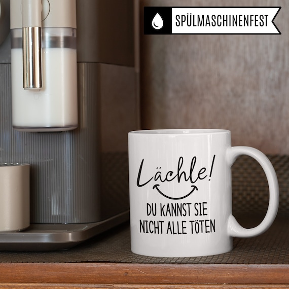 Kaffee-Tasse mit Spruch: Lächle Du Kannst Sie Nicht Alle Töten Tasse Büro  für Kollege & Kollegin Becher lustig Geschenkidee - Etsy.de