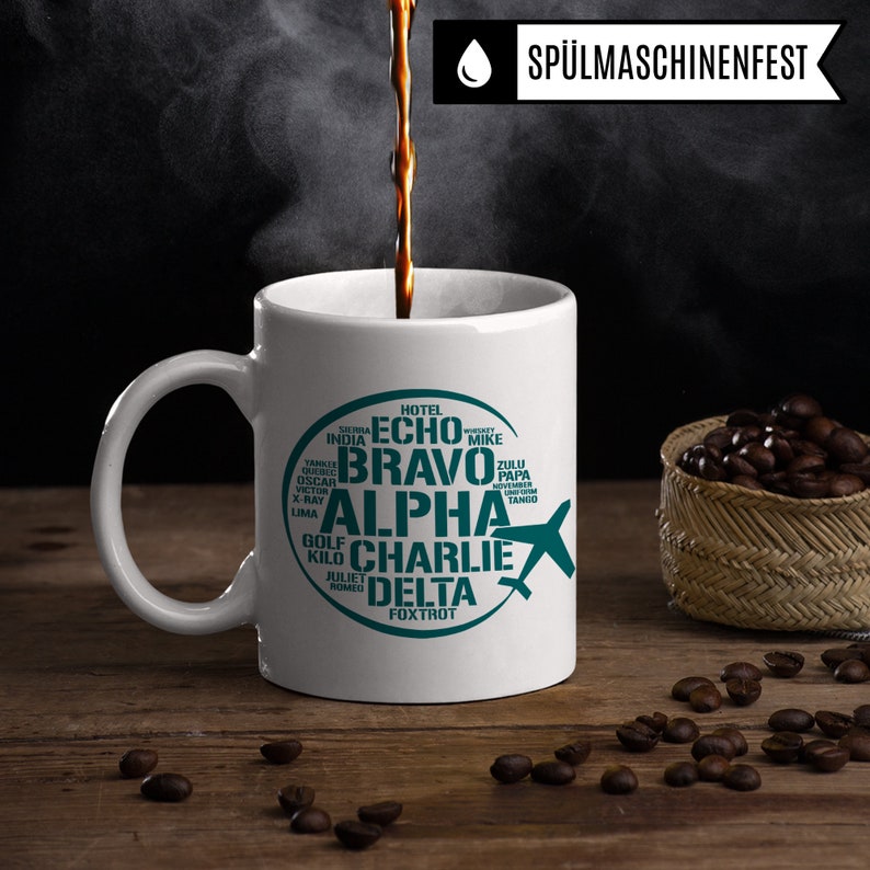 Flieger Tasse, Pilot Geschenk lustig, Piloten Kaffeetasse mit Fliegeralphabet, Fluglotse Geschenkidee, Flugzeug Kaffeebecher Nato Alphabet Bild 2