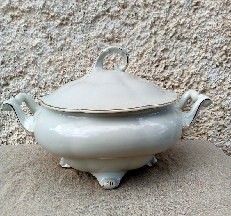 Vintage White Soup Tureen/large Soup Tureen/legs Soup Tureen/white