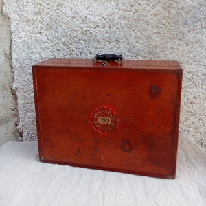 Old vintage wooden English suitcase/old wooden box with handle/wooden storage box/old wooden box handmade