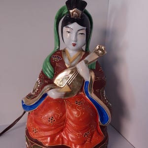Seltene Vintage Kutani Figurine Frau mit Musikinstrument Porzellan Japan Buddha Porzellanlampe / seltene Porzellan / Buddha /