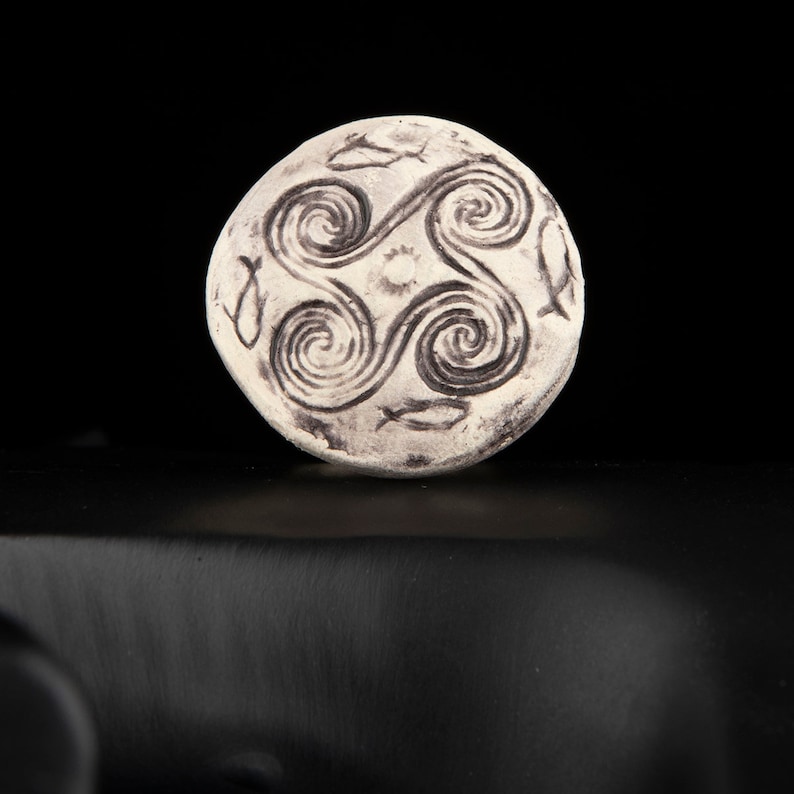 Large ceramic adjustable ring with sea spirals, inspired by the ancient Greek Minoan civilization image 1