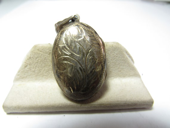 VINTAGE Solid Sterling Hand Engraved LOCKET - image 1