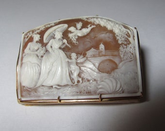 Beautiful Vintage Hand Carved Figural Shell Cameo with Solid 14k GOLD Frame
