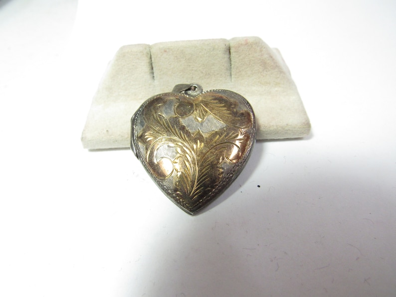 VINTAGE Sterling Silver Heart locket Pendant HAND ENGRAVED 1940s image 1