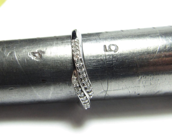 Solid 10k Solid White GOLD Band / Ring with 24 Ro… - image 3