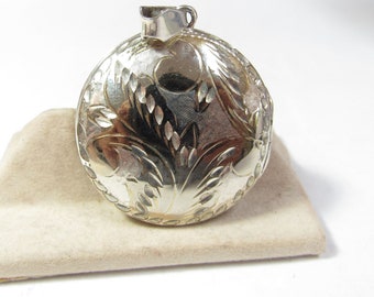 Vintage Solid Sterling SILVER Hand Engraved 925 Locket Pendant