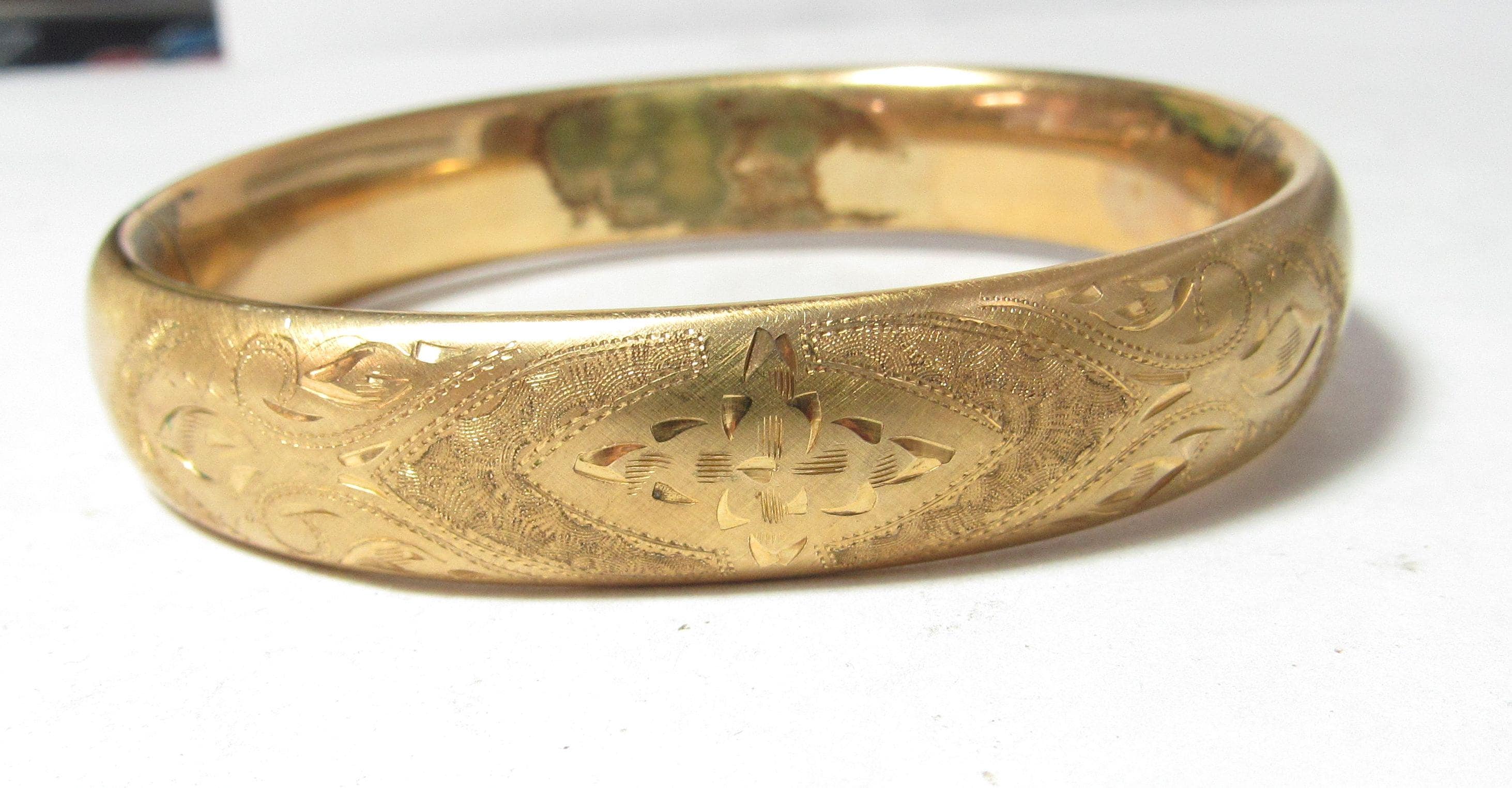 ヴィンテージ　ゴールド　バングル　アンティーク 1970s Engraved 18K Rolled Gold Plated Bangle / ヴィンテージ
