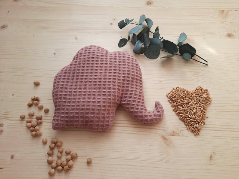 Personalisierbarer Elefant als Dinkelkissen oder Kirschkernkissen Bild 2