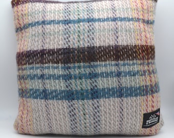 Pur recycled Yorkshire Wool Rustic Check Cushion / fait à la main au Royaume-Uni