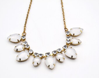 Vintage 80's Teardrop White And Gold Tone Costume Necklace