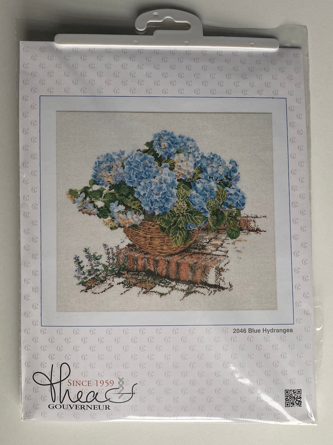 Thea Gouverneur / 2046 Blue Hydrangea (linen 32ct) / Cross Stitch