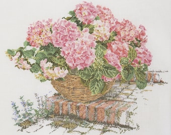 Thea Gouverneur / 2047 Pink Hydrangea / Cross Stitch Kit