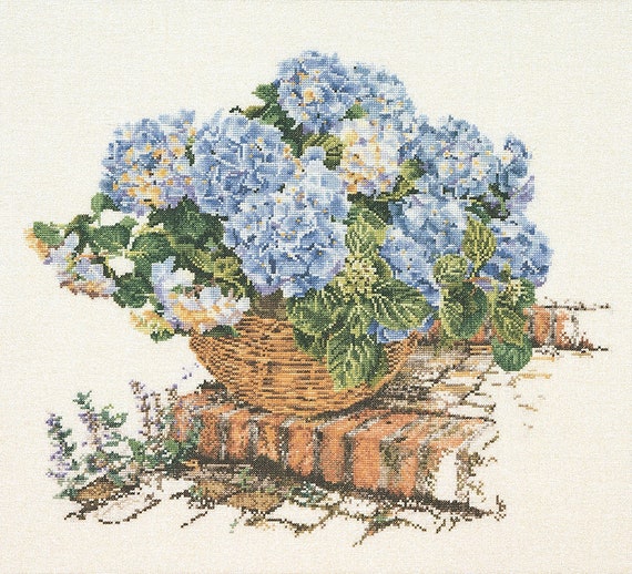 Thea Gouverneur / 2046 Blue Hydrangea (linen 32ct) / Cross Stitch