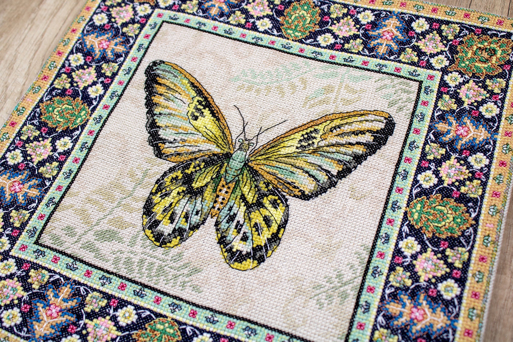 Letistitch Kreuzstich-Set Vintage Schmetterling - 25x25 Cm, Inkl. Stoff, Garn & Nadel