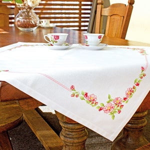 Luca-S / FM005 Table Topper 75x75 cm (Embroidery Size 63x63 cm) / Cross Stitch Kit