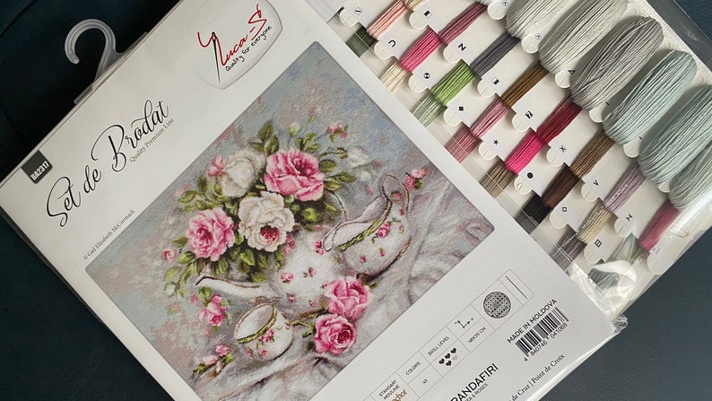Luca-S BA2317 Trio /& Blooms Partnered with \u00a9Gail Elizabeth McCormack 48x35cm Cross Stitch Kit