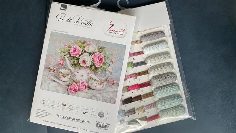 Luca-S BA2317 Trio /& Blooms Partnered with \u00a9Gail Elizabeth McCormack 48x35cm Cross Stitch Kit