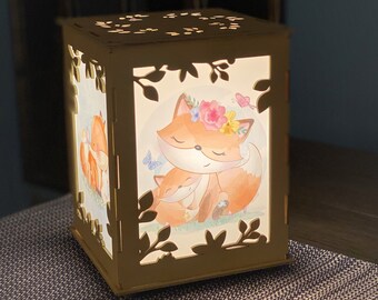 Personalisierte Holzlampe für Kinderzimmer, Babyzimmerlampe, LED-Nachtlicht, Kinderzimmerlaterne, Fee Lampe, kleiner Fuchs Geschenk für Neugeborene #05010