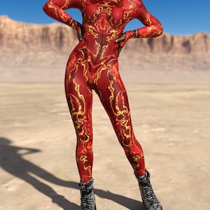 赤と金のサイケデリックなレイブコスチューム：エンモリックス フェスティバルジャンプスーツ