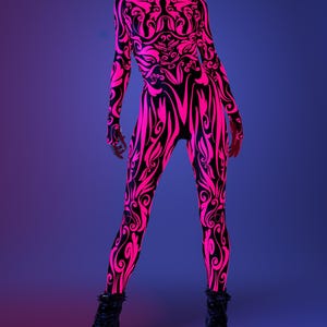 Costume al neon, costume con luce UV, costume da festival, costume con luce UV, costume da ballerino rave, costume psichedelico, abbigliamento Burning Man