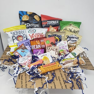 Healthy Snack Box 20 or 30 Snacks Fast Free Shipping Care Package Gift Basket image 1