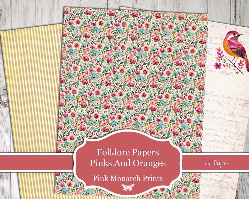 Op de afbeelding: Een digitaal papierpakket met 15 pagina's met bloemmotieven in roze, oranje en blauw. De tekst "Folklore Papers Pinks And Oranges Pink Monarch Prints" staat op een rode banner.